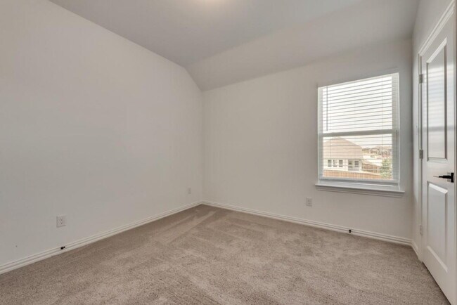 Building Photo - 2404 Swallowtail St