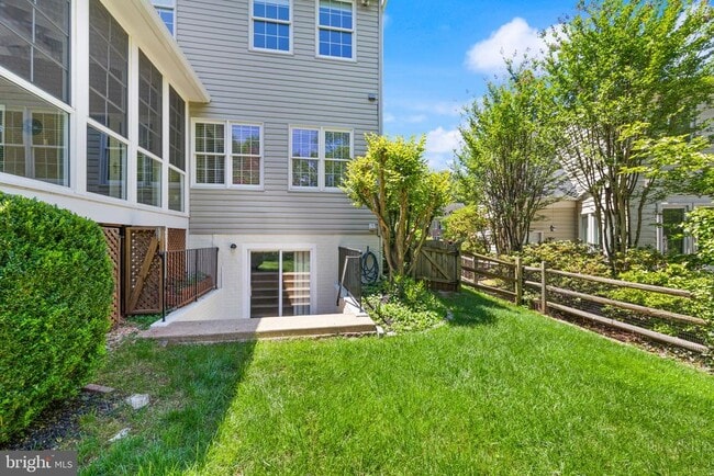 Building Photo - 46448 Montgomery Pl