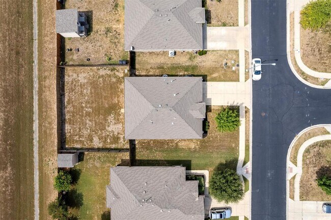 Building Photo - 300 Camellia Dr