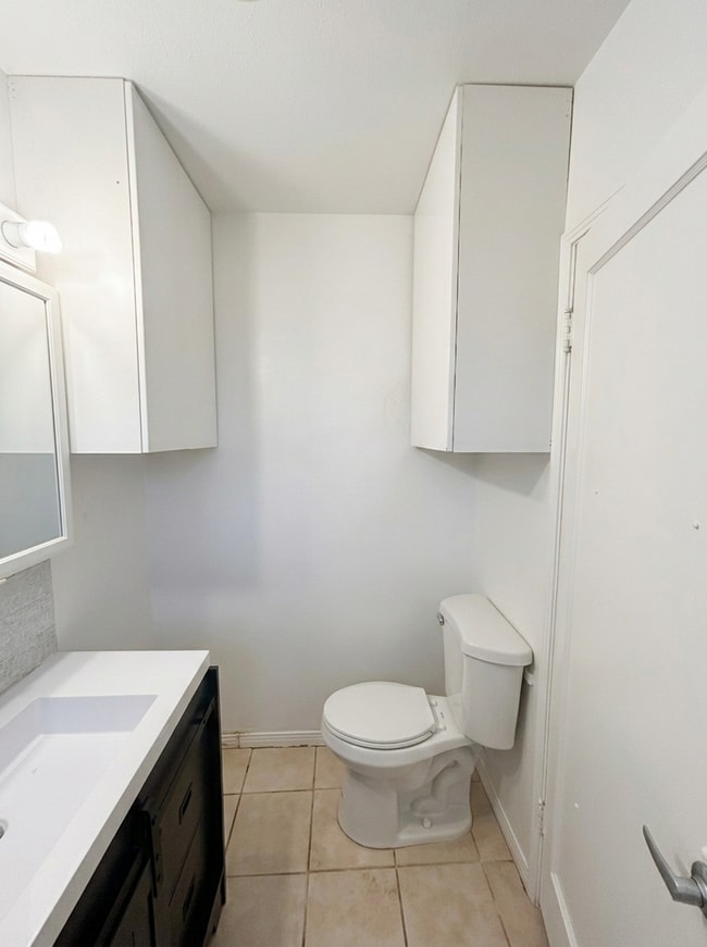 Interior Photo - Valmont, 6857-6901