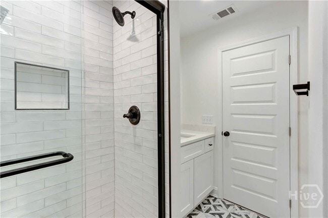 Building Photo - 226 W 39th St