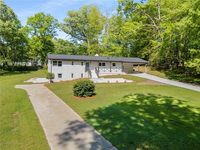 Building Photo - 3646 Rock Springs Dr