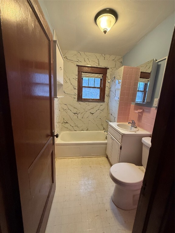 Building Photo - 20 Elm St