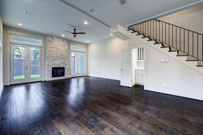 Building Photo - 609 W Pierce St