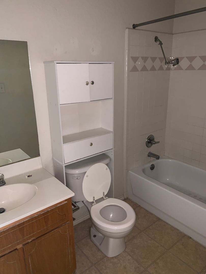Building Photo - 3301 Toledo Dr