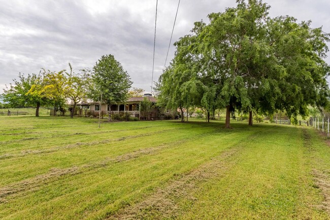 Building Photo - Home on Acreage (horses OK)  for Lease