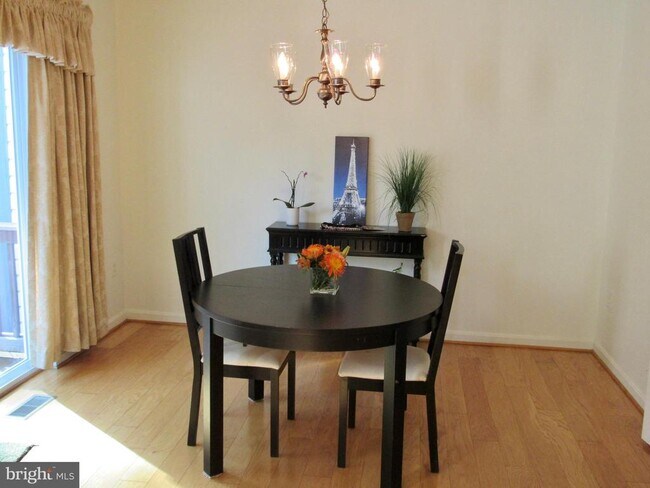 Building Photo - 14 Tivoli Lake Ct