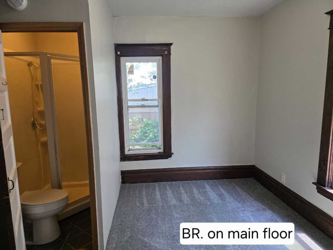 Building Photo - 913 Neumaier Ct