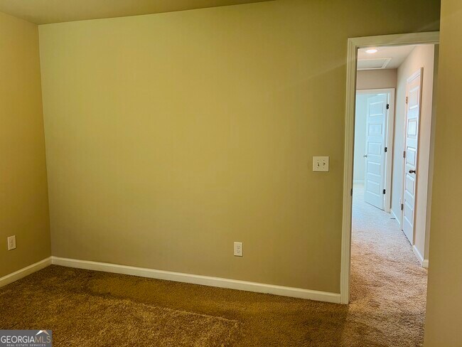 Building Photo - 138 Silver Birch Pass