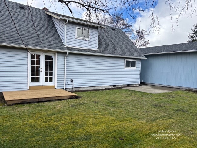 Building Photo - 1405 4th Ave NW