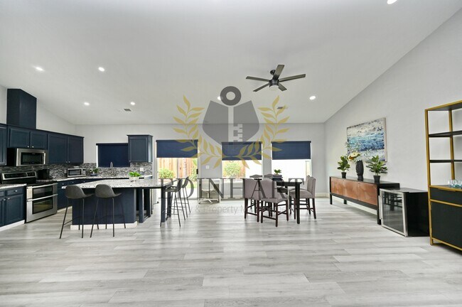 Building Photo - 2780 E Plymouth Way