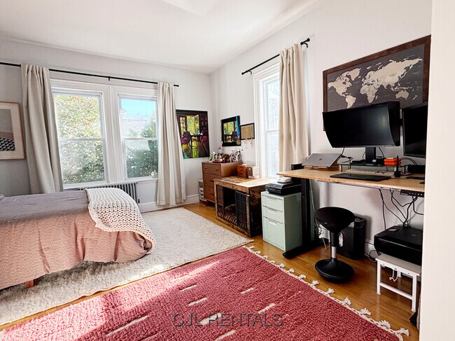 Building Photo - 2 Lee St