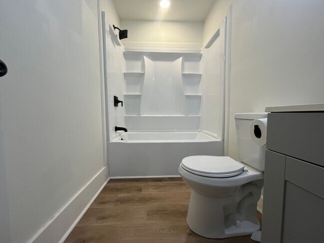 Building Photo - Newley Remodeled!