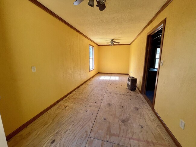 Building Photo - 3 Bedroom Home in Greenwood!