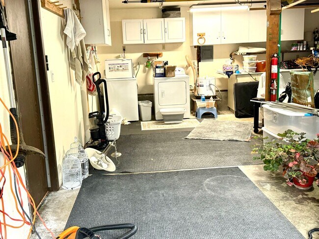 Building Photo - Charming 1-Bedroom 1 bath duplex in Gig Harbor