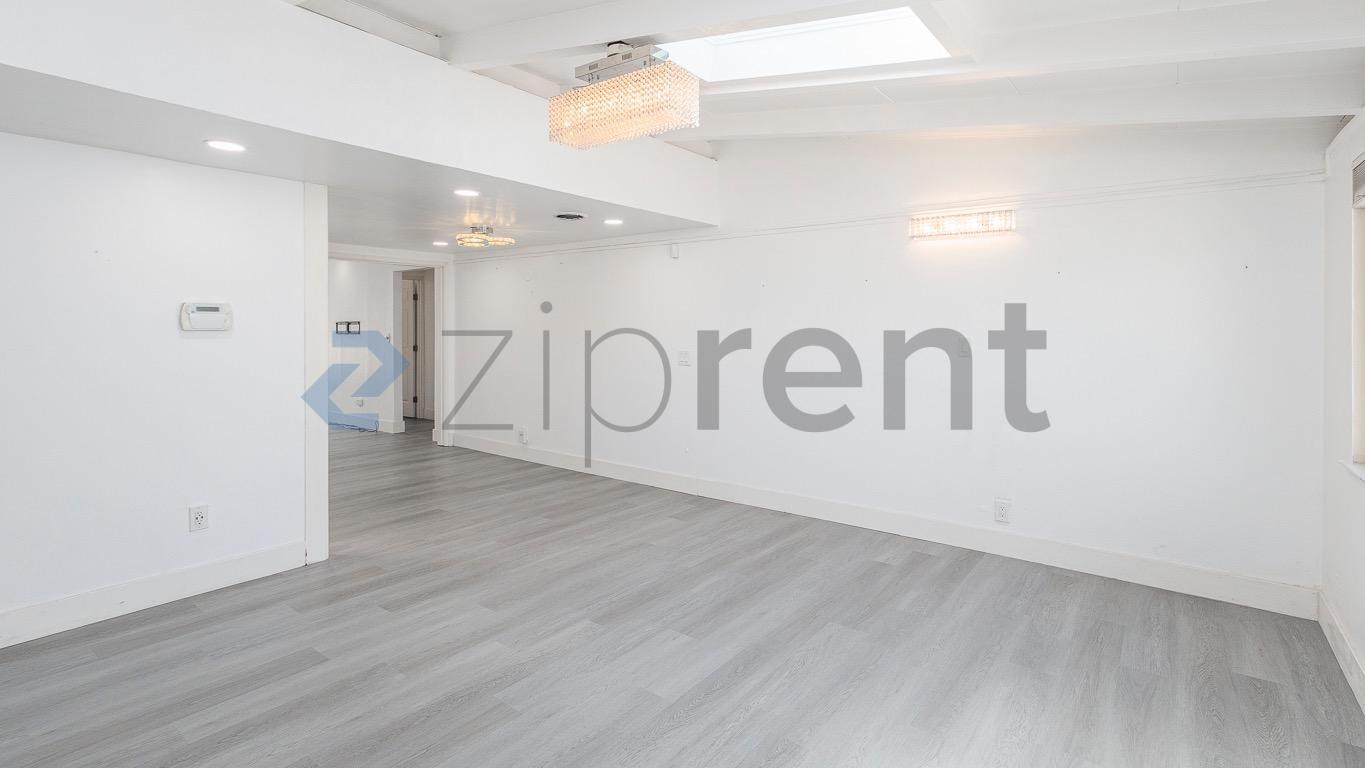 Building Photo - Unit