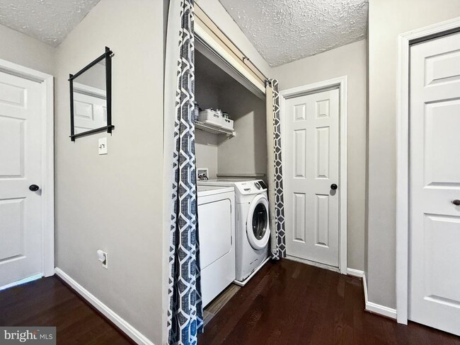 Building Photo - 7246 Mahogany Dr