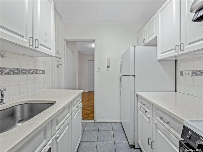 Building Photo - 102-10 66th Rd