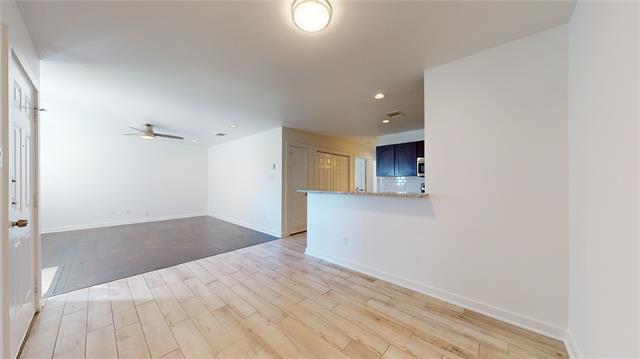Building Photo - 941 Robineta Ln
