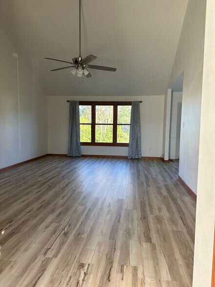 Building Photo - 30647 Ashwood Dr