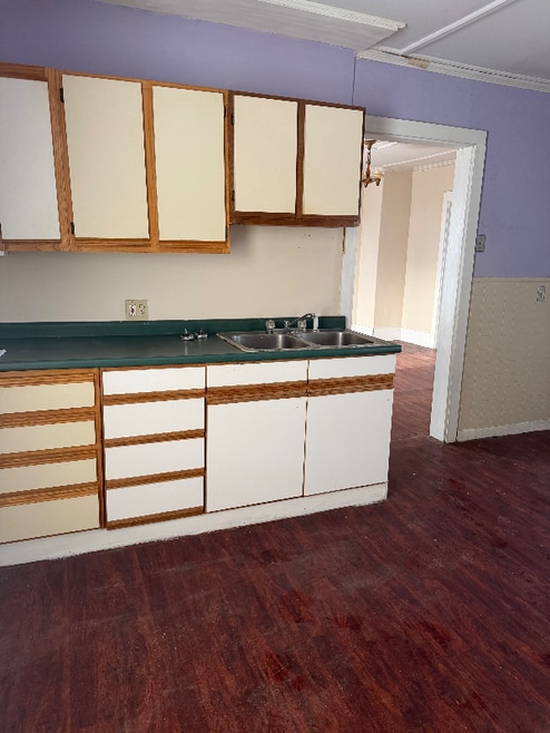 Building Photo - 12 Pine St