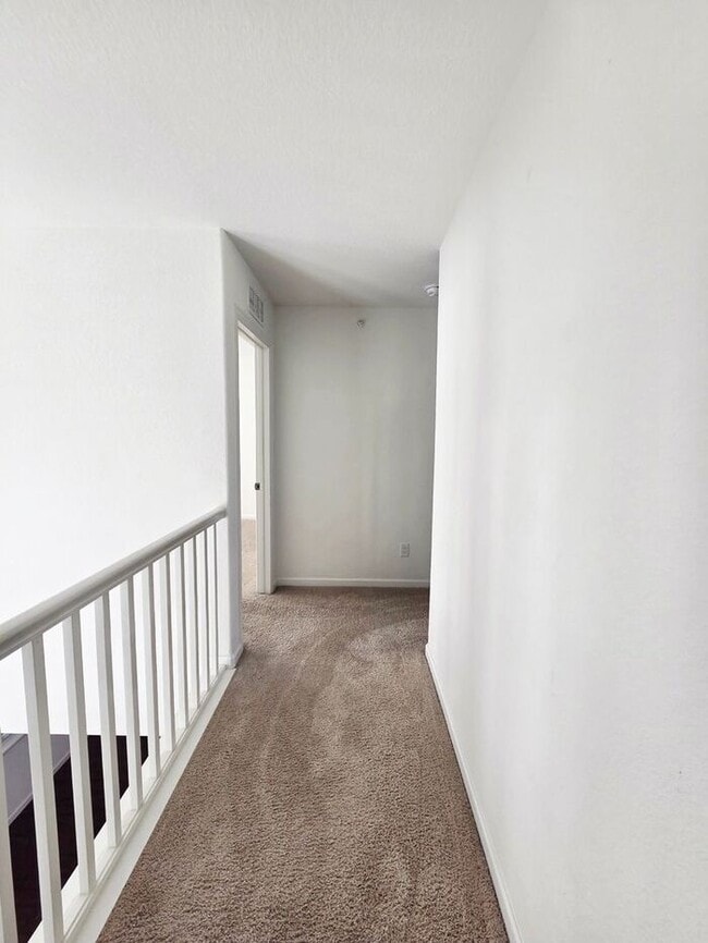 Building Photo - Cute Spacious Townhome in Prime Location | Move In Today- Save 50% OFF First Month's Rent!