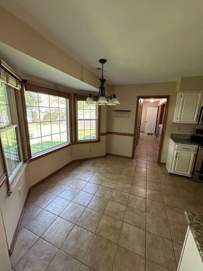 Building Photo - 4BD/2.5BA in Albemarle Acres Neighborhood ...