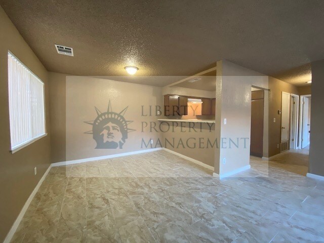 Building Photo - 1190 S Winery Ave