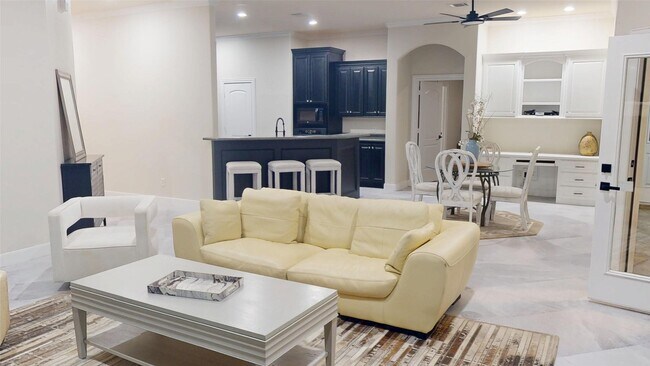 Building Photo - 119 April Waters Dr W