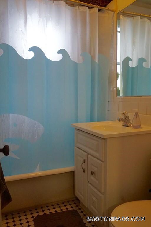 Building Photo - 121 Park Dr