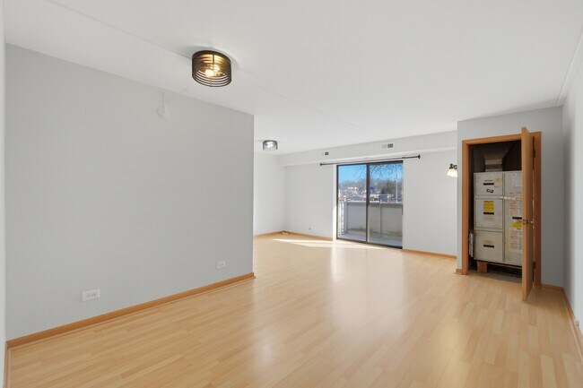 Building Photo - 1460 Fairlane Dr