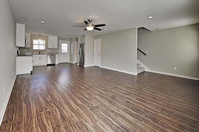 Building Photo - Newer Construction Townhome in Madison