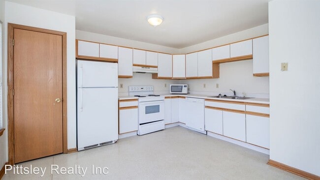 Building Photo - 4 br, 2.5 bath Apartment - 768 Fotis Drive