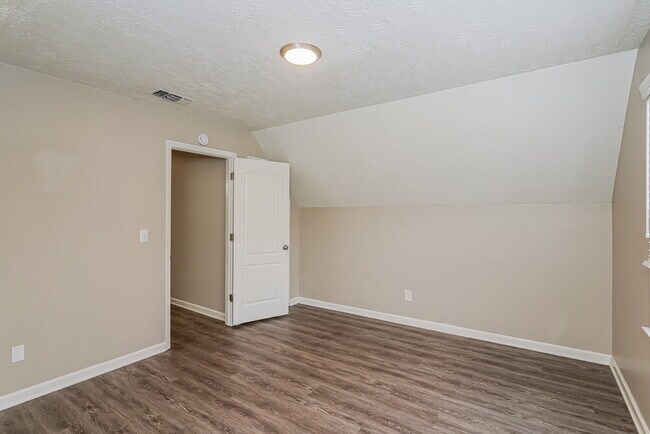 Building Photo - 109 St Michaels Ln