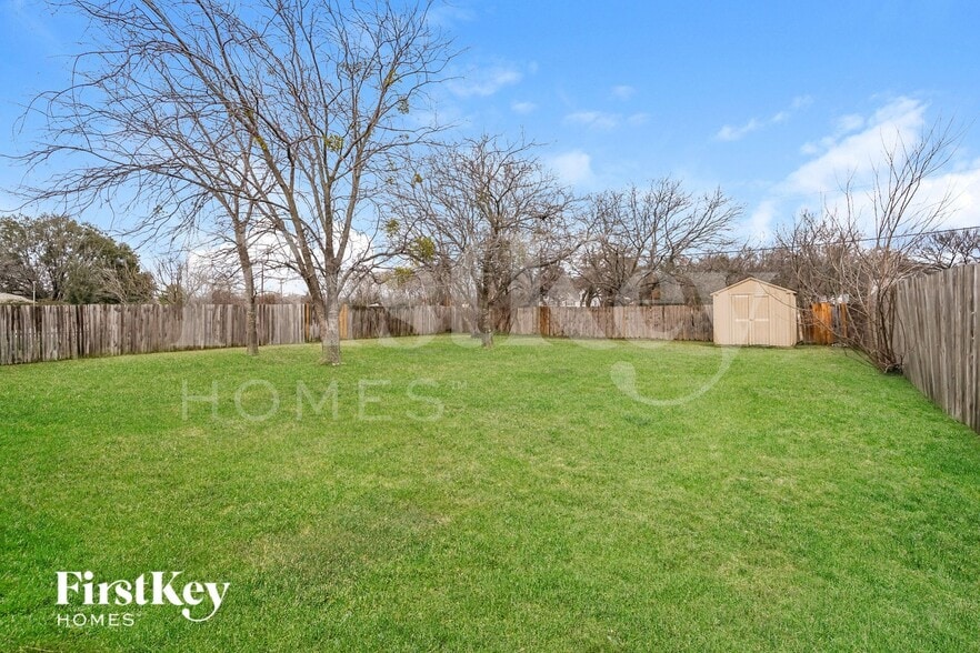 Building Photo - 4841 Trailwood Dr
