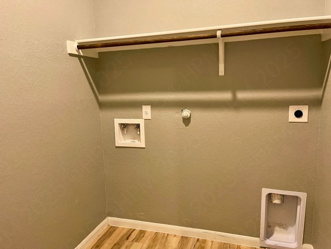 Building Photo - 8014 Chanting Bnd