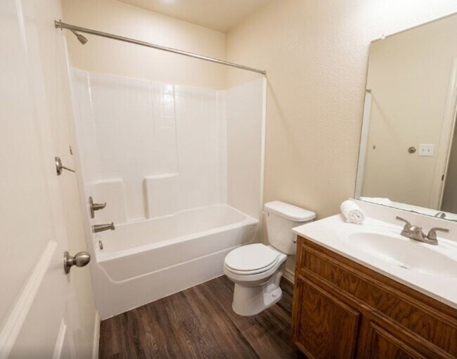 Building Photo - AVAILABLE MID MAY ; APPLY TODAY AT OUR WEBSITE!!