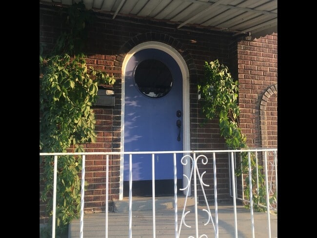 Building Photo - 705 500 N