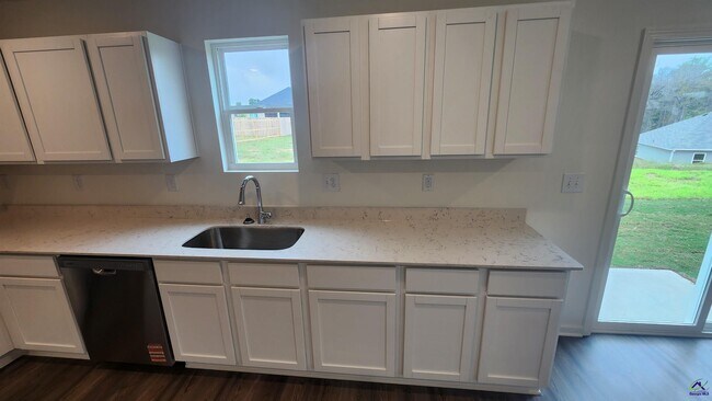 Building Photo - 502 Liberty Hall Dr