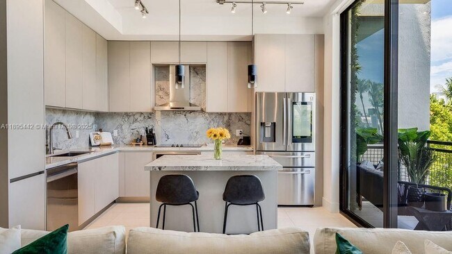 Primary Photo - 1030 15th St