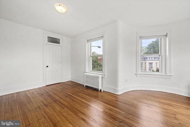 Building Photo - 320 6th St NE