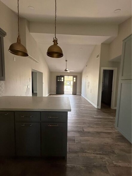 Building Photo - 233 S Iowa St