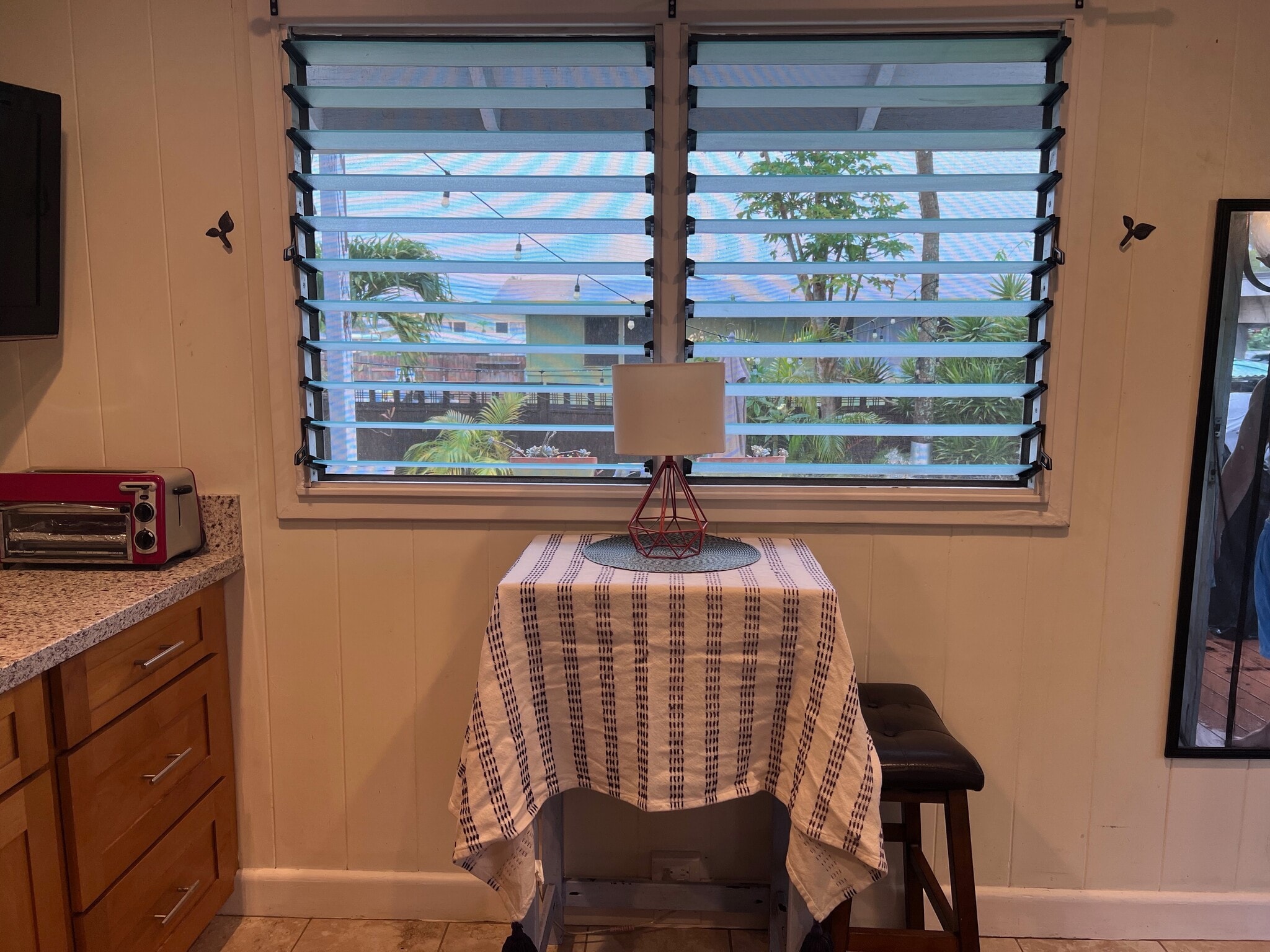 Building Photo - 324B Kalama St