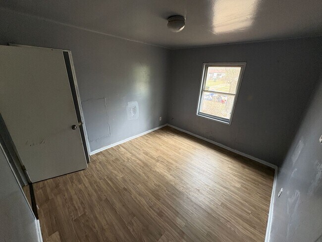 Building Photo - 3057 Amherst St