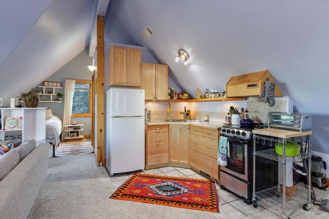 Building Photo - Incredible 5 BD/5 BA Mountain Home in the ...