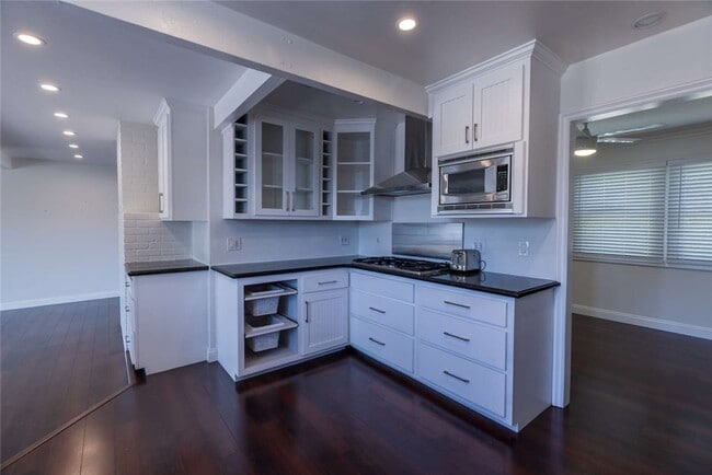 Building Photo - 2157 Rural Ln