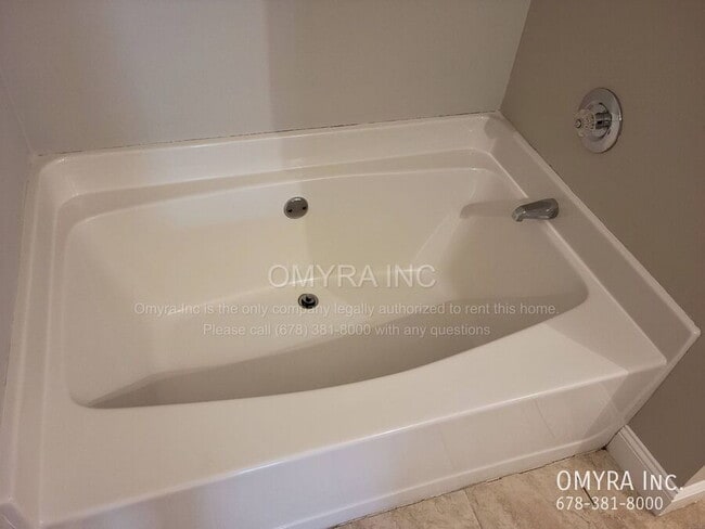 Building Photo - Gorgeous Home in Quiet Neighborhood with Swimming Pool in Fairburn!