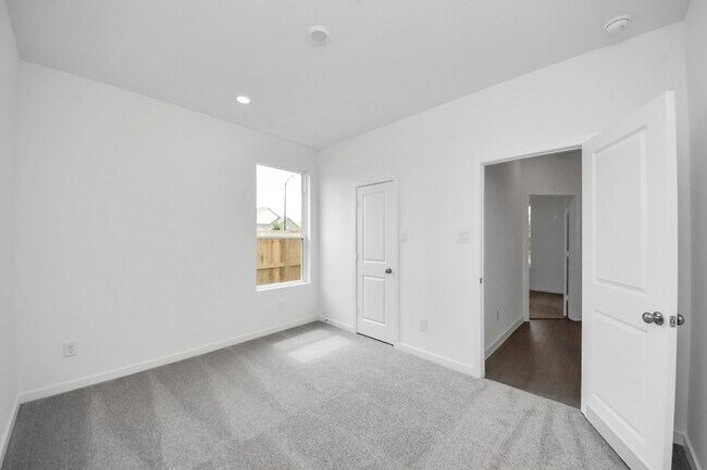 Building Photo - 28910 Rustic Robin Ln
