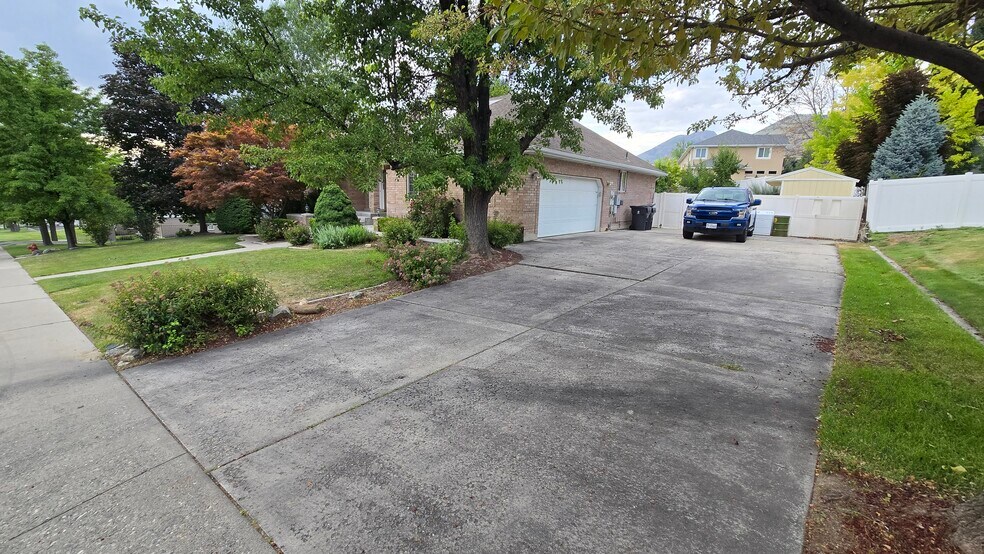 Building Photo - 1117 E 200 S