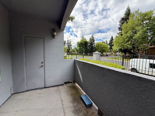 Building Photo - 2 bed | 2bath | 1039 SF | Private Garage & Assigned Parking | Downstairs unit |Owners pays for WS&G!